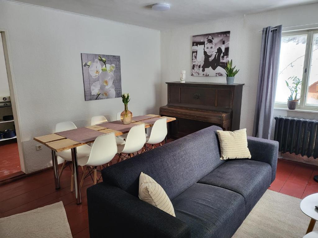 a living room with a blue couch and a table at Das alte bauernhaus in Rohrbach