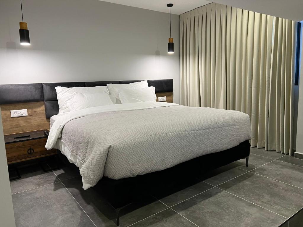 Postel nebo postele na pokoji v ubytování בוטיק רפאל Boutique Rafael