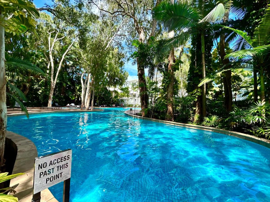 Palm Cove Beachside Apartments - Pool and Garden Views - Housity