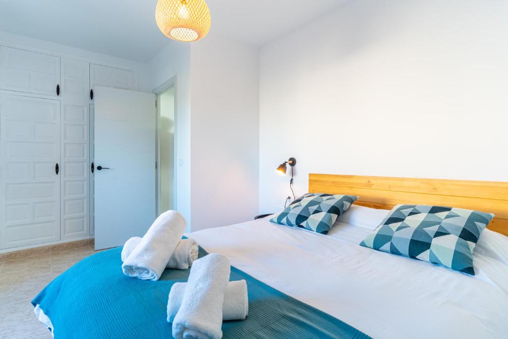 a bedroom with two beds with towels on them at Almare Suites Burbujas I - Vistas al mar, golf, junto a la playa in Almería