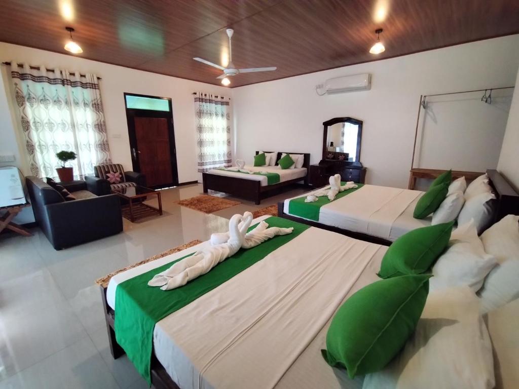 Postel nebo postele na pokoji v ubytování Village Mango Resort Yala