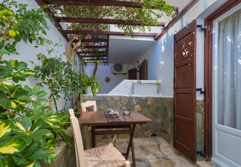 Irene Rooms Naousa Parou - 8