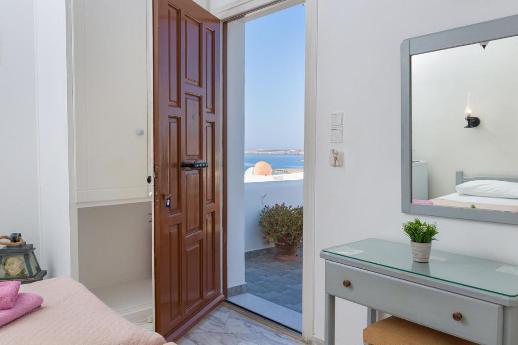 Irene Rooms Naousa Parou - 15