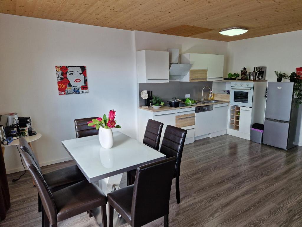 Kuchyň nebo kuchyňský kout v ubytování Apartment St. Pölten