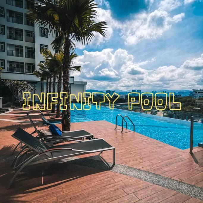 8 Pax at Monorial Station Near PWTC HKL KLCC IJM Sunway Putra Mall TRA263A, Kuala Lumpur