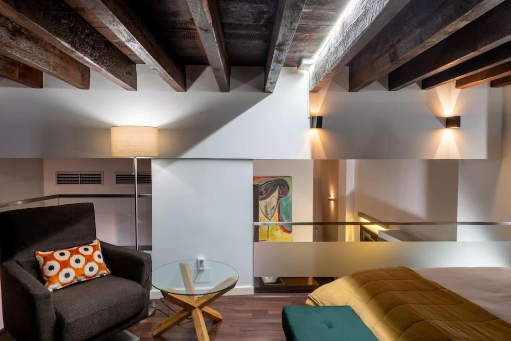 Posezení v ubytování Fr26 Luxurious Apartment, 2 minutes from Cathedral
