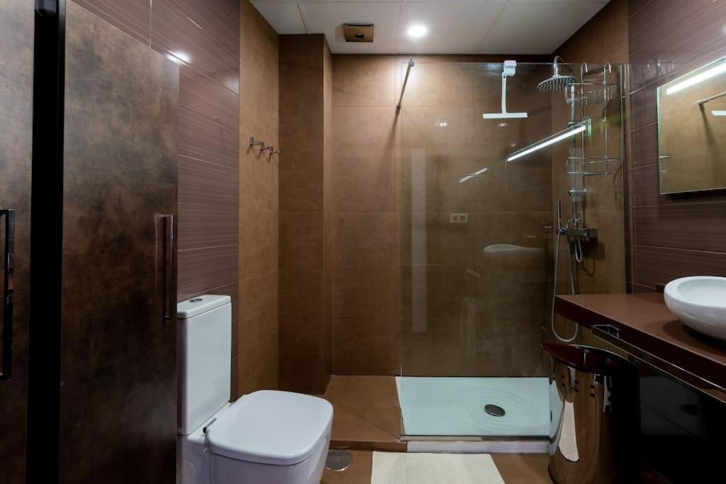 Koupelna v ubytování Fr26 Luxurious Apartment, 2 minutes from Cathedral