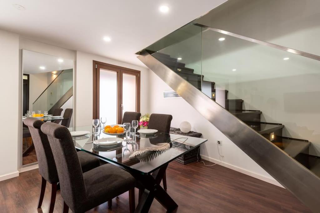 Posezení v ubytování Fr26 Luxurious Apartment, 2 minutes from Cathedral