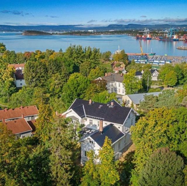 an aerial view of a large house with a lake at Room in exclusive villa in sentral Oslo in Oslo