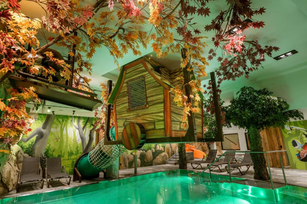 Piscina di Hotel Restaurant Hexenalm o nelle vicinanze