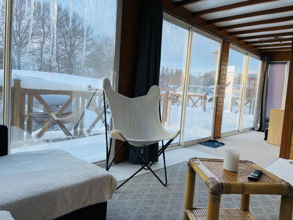 Obiekt Le 77 - chalet nature proche S.Besse zimą