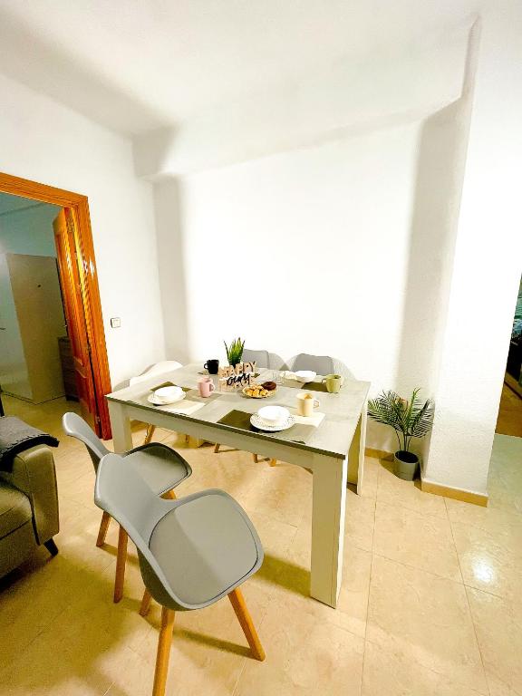 Posedenie v ubytovaní Apartamento centro playa estación de tren