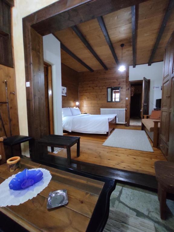 Postel nebo postele na pokoji v ubytování Xenonas Brizi