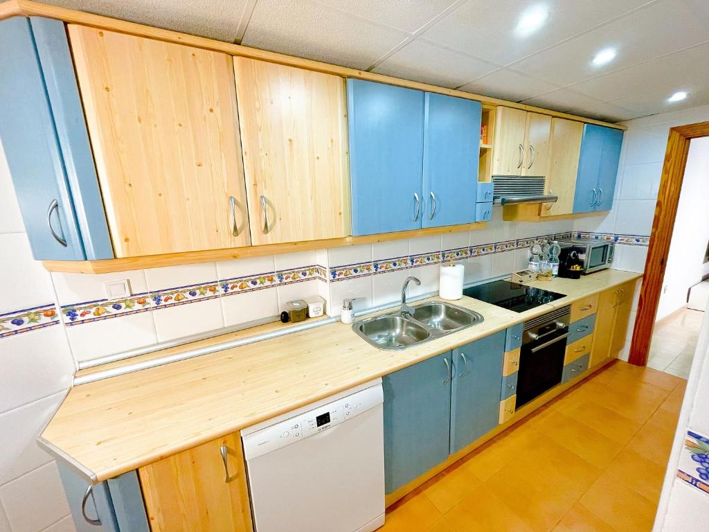 Kuchyňa alebo kuchynka v ubytovaní Apartamento centro playa estación de tren