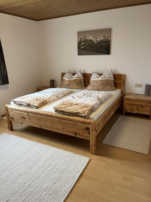 Una cama o camas en una habitaci&oacute;n de Ferienhaus Lanzinger