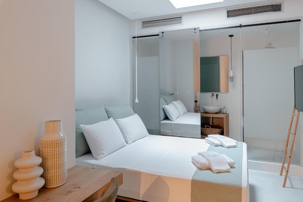 Letto o letti in una camera di Ciel Suites Athens