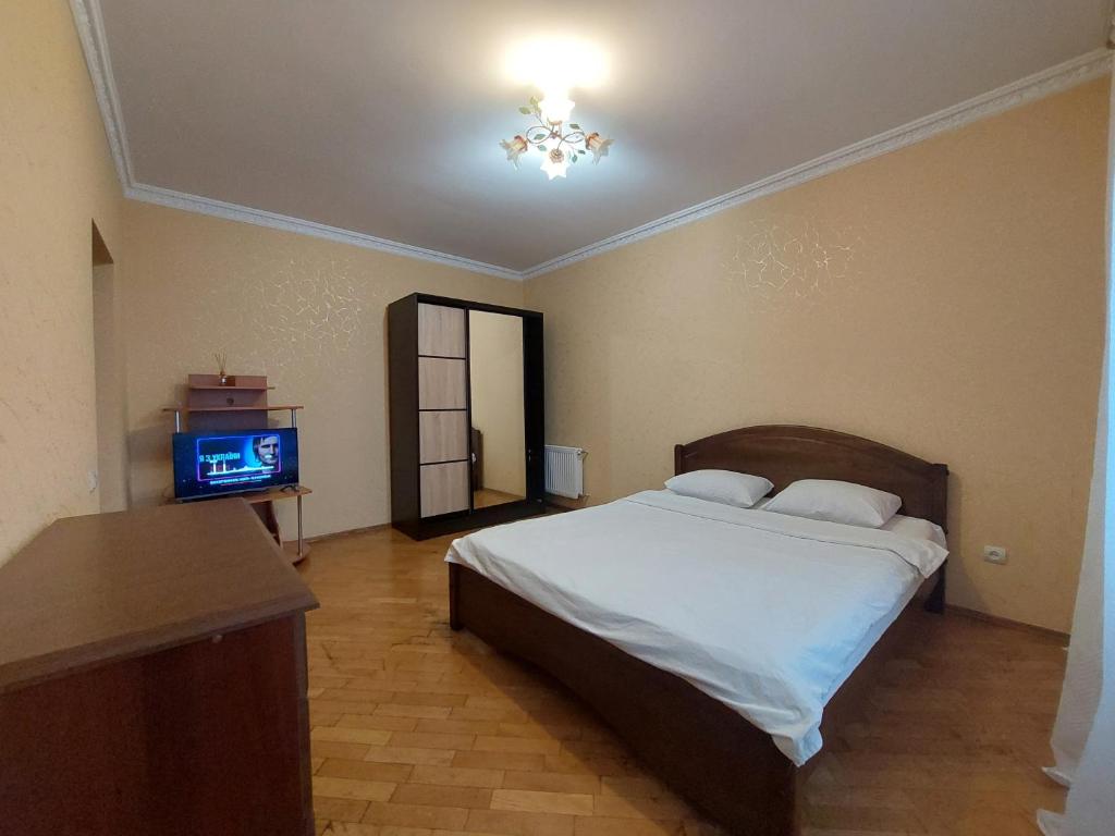 Однокімнатна біля автостанції, вулиця Зацепи фото 2