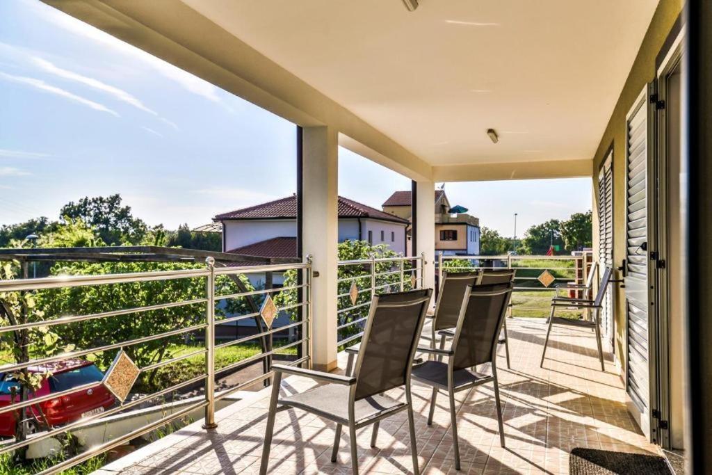 Balkon lub taras w obiekcie Apartments Lia-Jolie