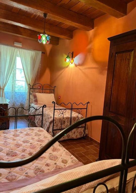 Łóżko lub łóżka w pokoju w obiekcie Agriturismo La Valle Dimenticata