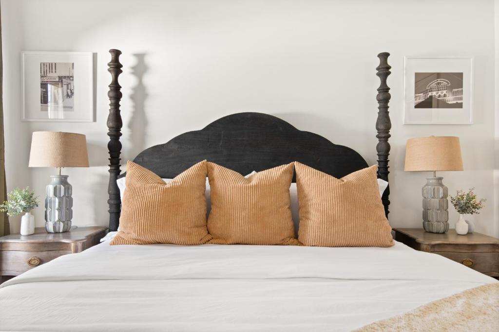 Säng eller sängar i ett rum på Southbound Stays - Country Cottage