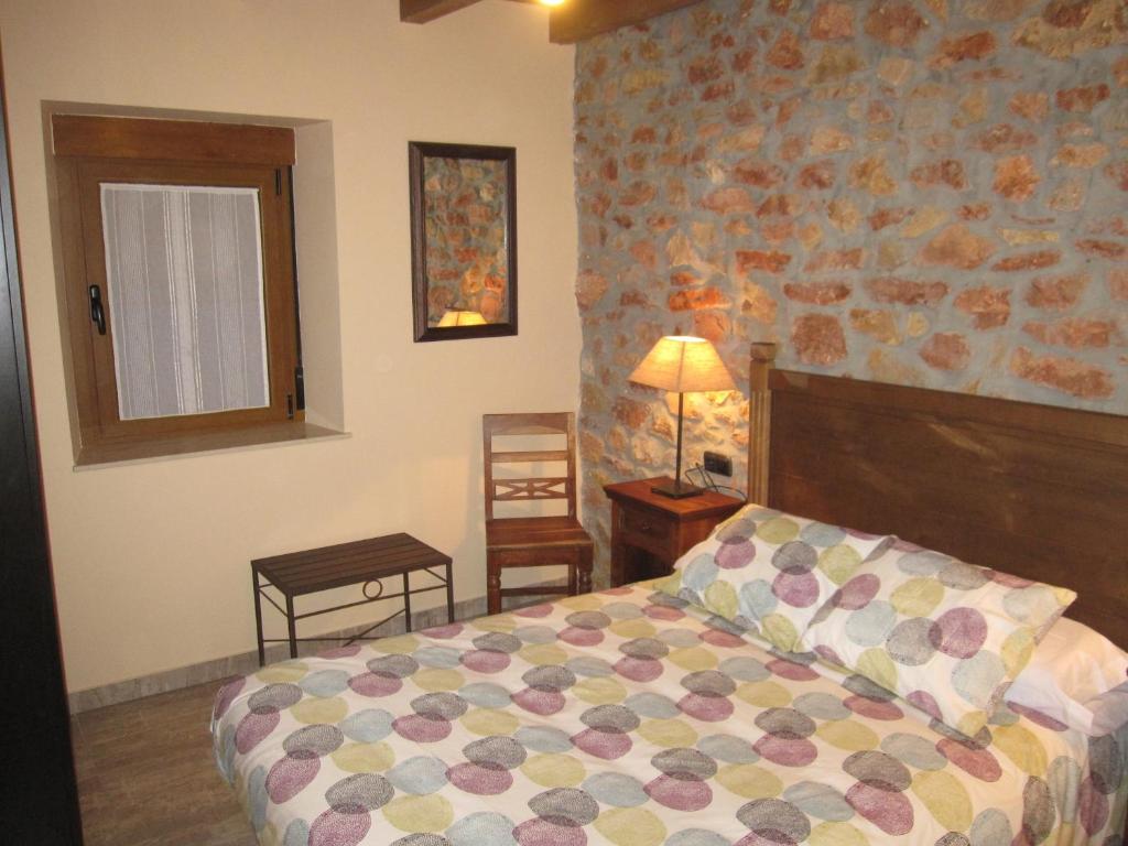 A bed or beds in a room at Apartamentos Turísticos EL Duende de Carricuende