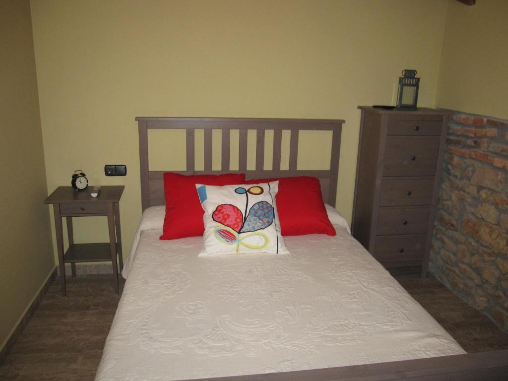 A bed or beds in a room at Apartamentos Turísticos EL Duende de Carricuende