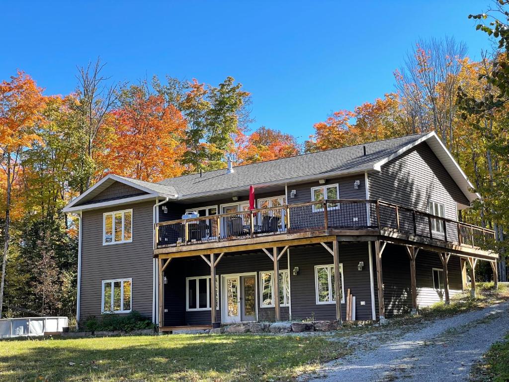 Mountain House in the Heart of Haliburton, Mins to Lake, Haliburton