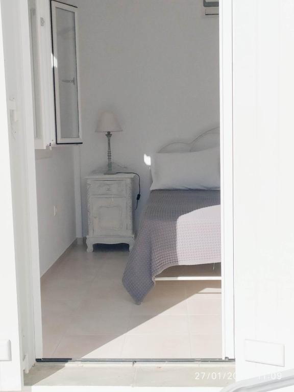 Postel nebo postele na pokoji v ubytování George's Seaside Apartments Sifnos