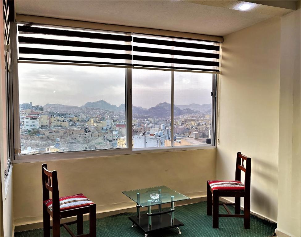 Nespecifikovaný výhled na hory nebo výhled na hory při pohledu z hotelu