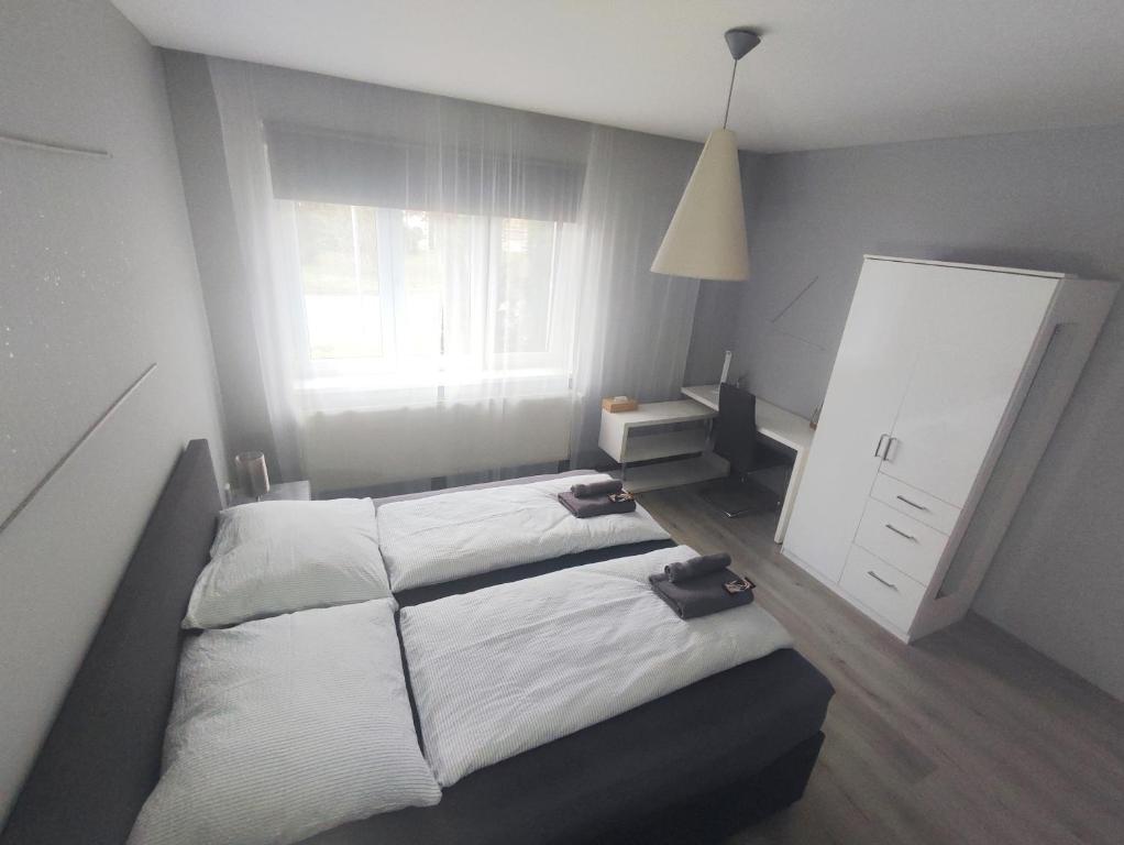 Alisa Apartments - One-Bedroom Apartment