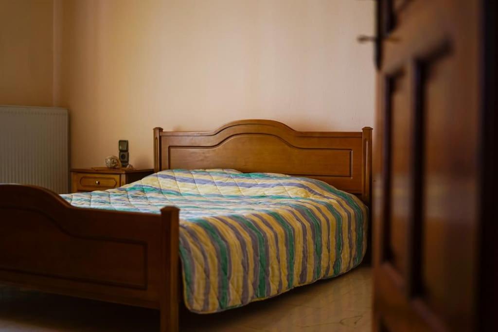 A bed or beds in a room at Traditional cozy residence in Lafkos, Pelion