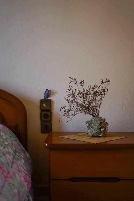 A bed or beds in a room at Traditional cozy residence in Lafkos, Pelion