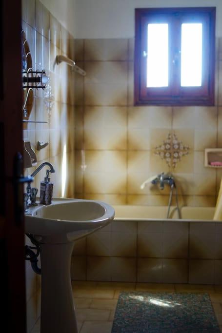 A bathroom at Traditional cozy residence in Lafkos, Pelion