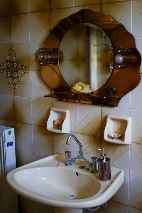 A bathroom at Traditional cozy residence in Lafkos, Pelion
