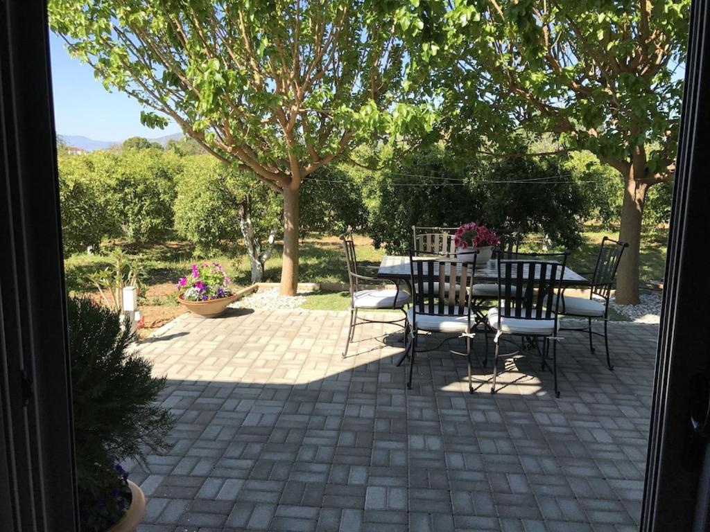 Vonkajšia záhrada v ubytovaní Villa apartment with private garden near the beach