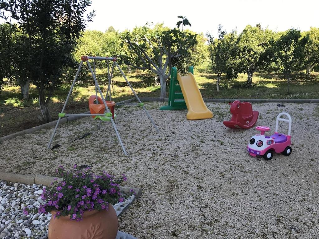 Detský kútik v ubytovaní Villa apartment with private garden near the beach