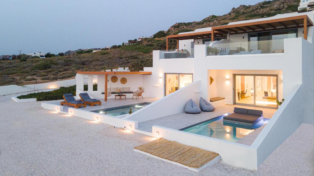 Bazén v ubytování Seanfinity Beachfront Suites nebo v jeho okolí
