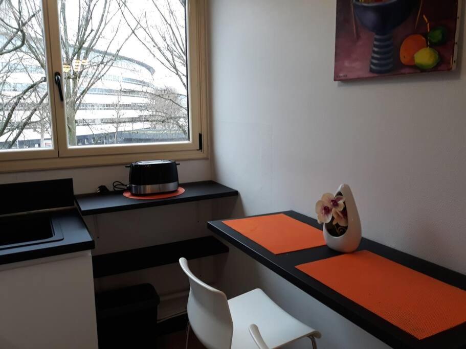 &#x62A;&#x644;&#x641;&#x627;&#x632; &#x648;/&#x623;&#x648; &#x623;&#x62C;&#x647;&#x632;&#x629; &#x62A;&#x631;&#x641;&#x64A;&#x647;&#x64A;&#x629; &#x641;&#x64A; Bel appartement centre Rouen avec terrasse