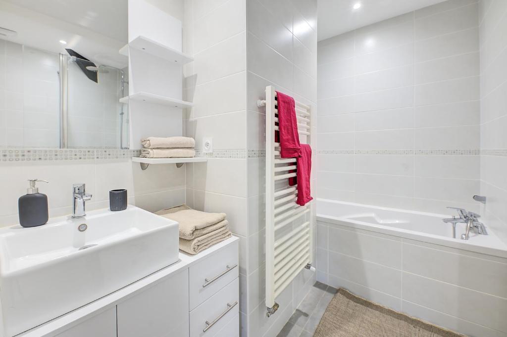 Kúpeľňa v ubytovaní Appartement Confort, Hyper Centre à Tours, Climatisation