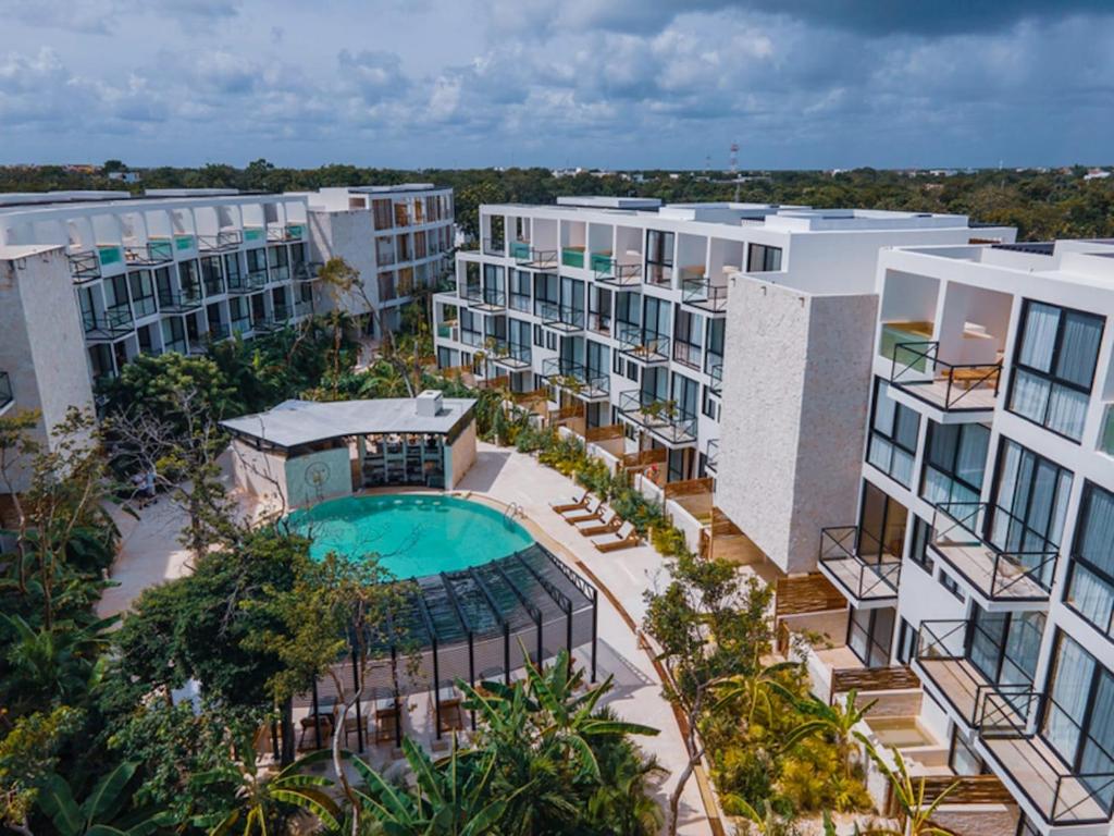 Bazén v ubytování The Waves Tulum by BNB Experience nebo v jeho okolí