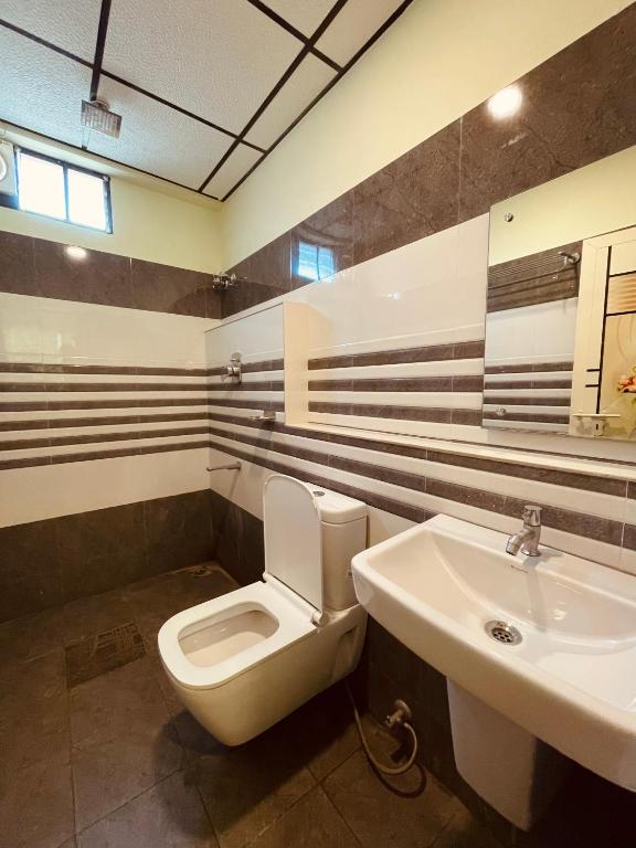 Koupelna v ubytování OMAR RESIDENCY