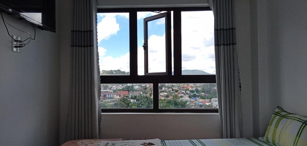 Postel nebo postele na pokoji v ubytování Nhà nghỉ Gia Tiến