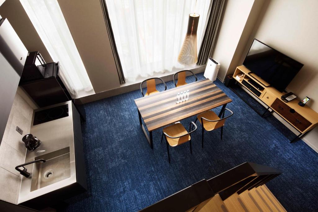 TV a/nebo společenská místnost v ubytování Hundred Stay Tokyo Shinjuku