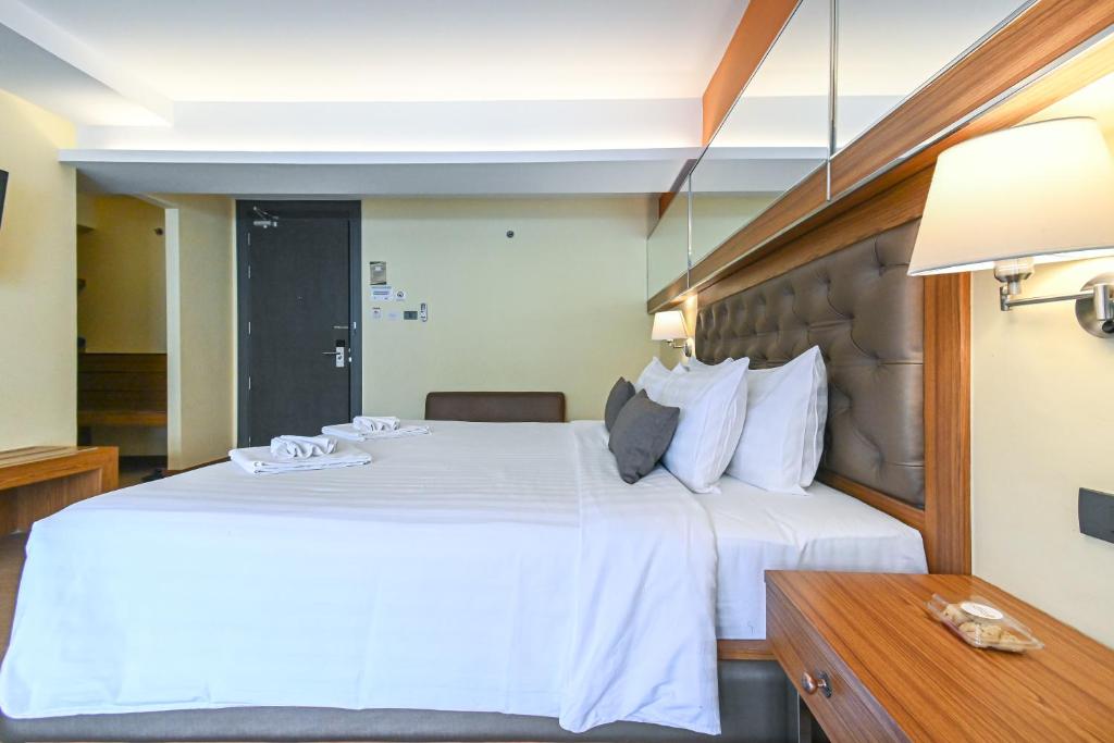 
Deluxe Double or Twin Room with Pool View
