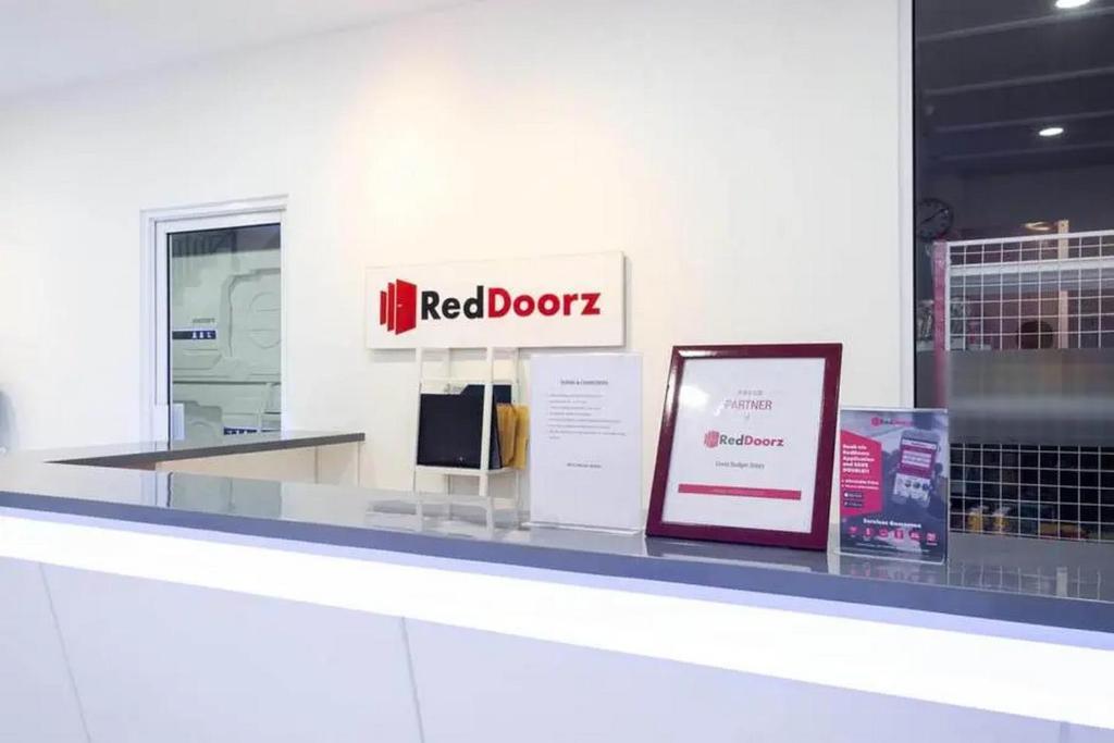 Certifikát, hodnocení, plakát nebo jiný dokument vystavený v ubytování RedDoorz Hostel near Taman Puring