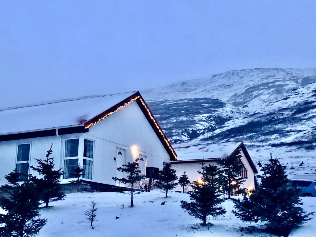 Nespecifikovaný výhled na hory nebo výhled na hory při pohledu z hotelu