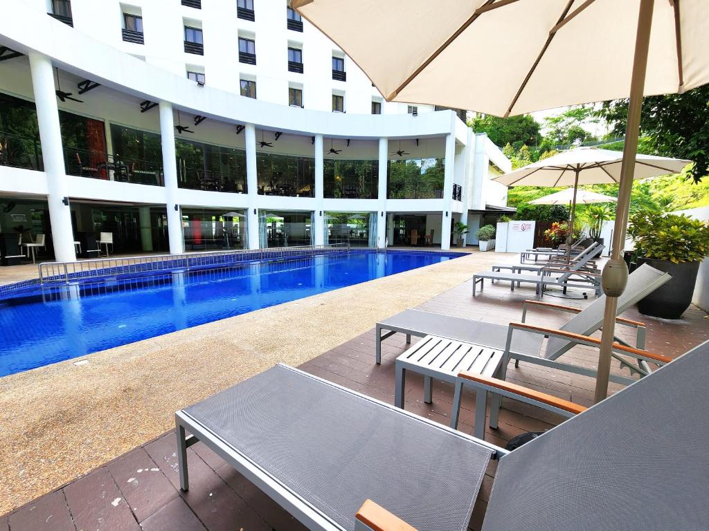Bazén v ubytování The Palace Hotel Kota Kinabalu nebo v jeho okolí