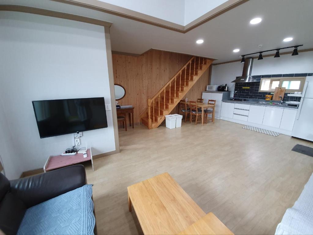 a living room with a couch and a table at Gyeongpodae Darakbang in Gangneung