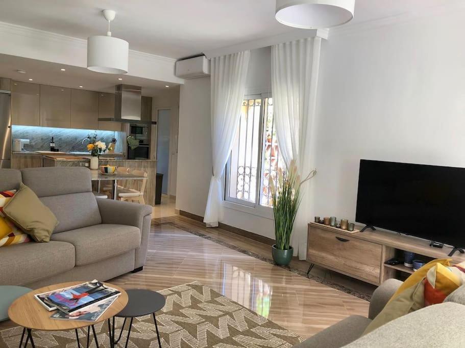 Posedenie v ubytovaní Gorgeous Apartment located in Elviria Marbella