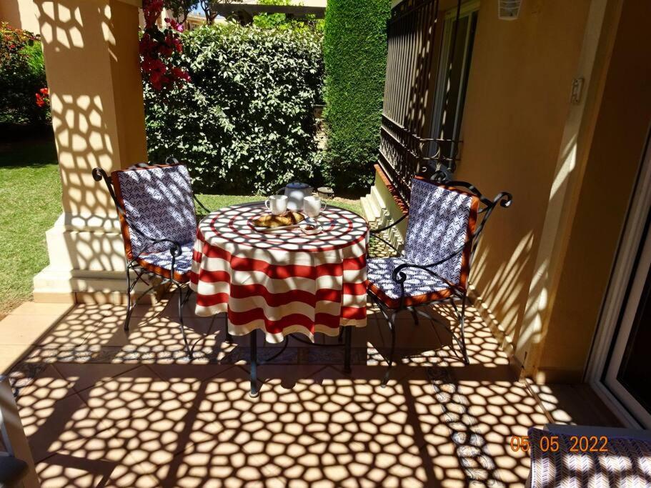 Zahrada ubytování Gorgeous Apartment located in Elviria Marbella